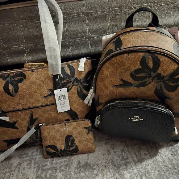 Coach | Bags | Coach Signature Canvas With Bow Print Set  display picture 1